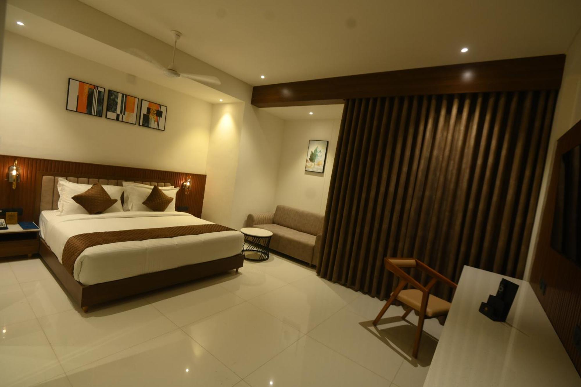 Kings Kraft Tremezzo Inn, Сомнатх Экстерьер фото