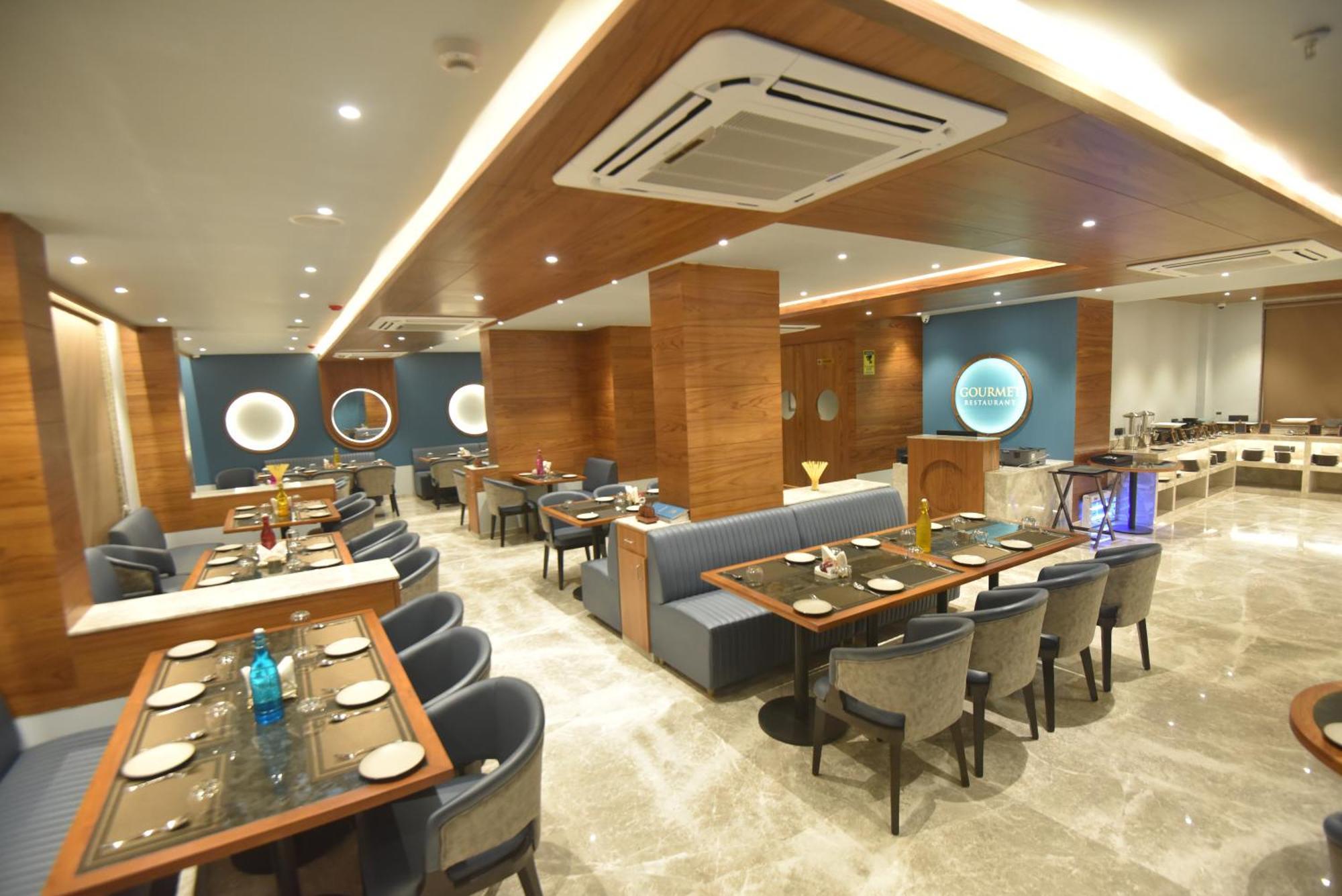 Kings Kraft Tremezzo Inn, Сомнатх Экстерьер фото