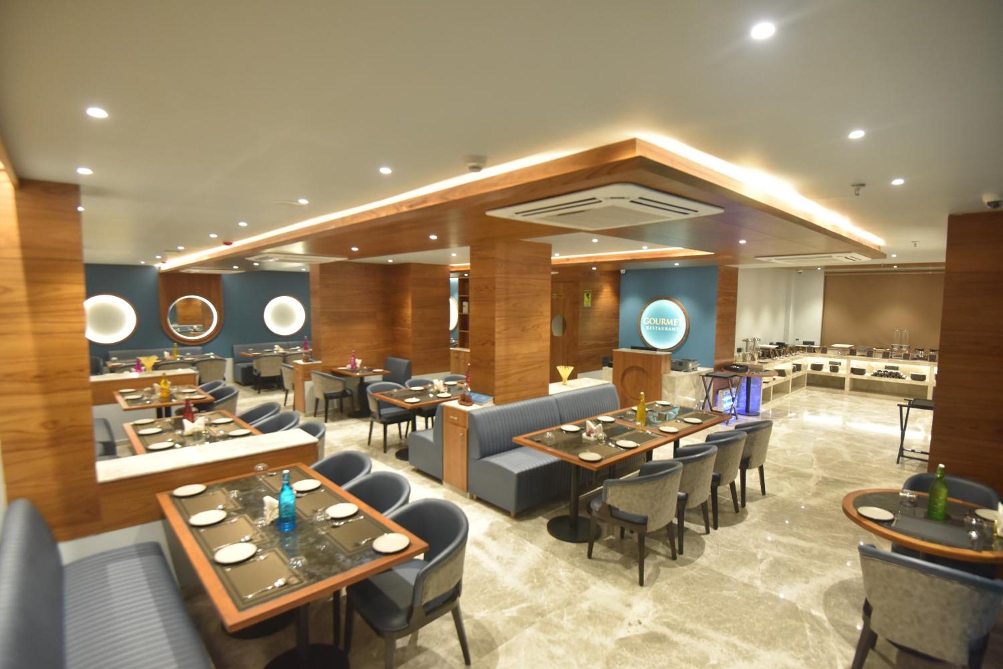 Kings Kraft Tremezzo Inn, Сомнатх Экстерьер фото