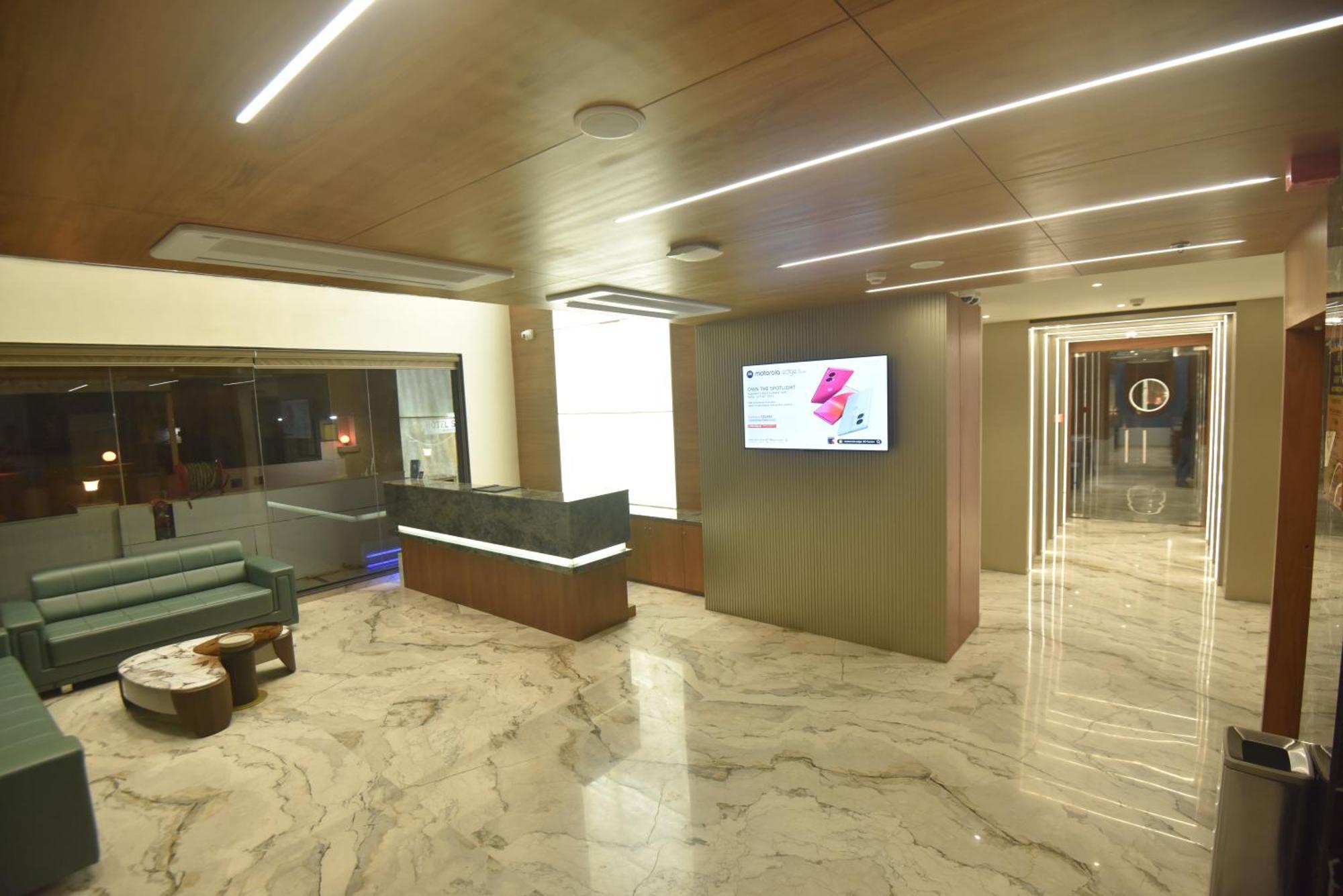 Kings Kraft Tremezzo Inn, Сомнатх Экстерьер фото