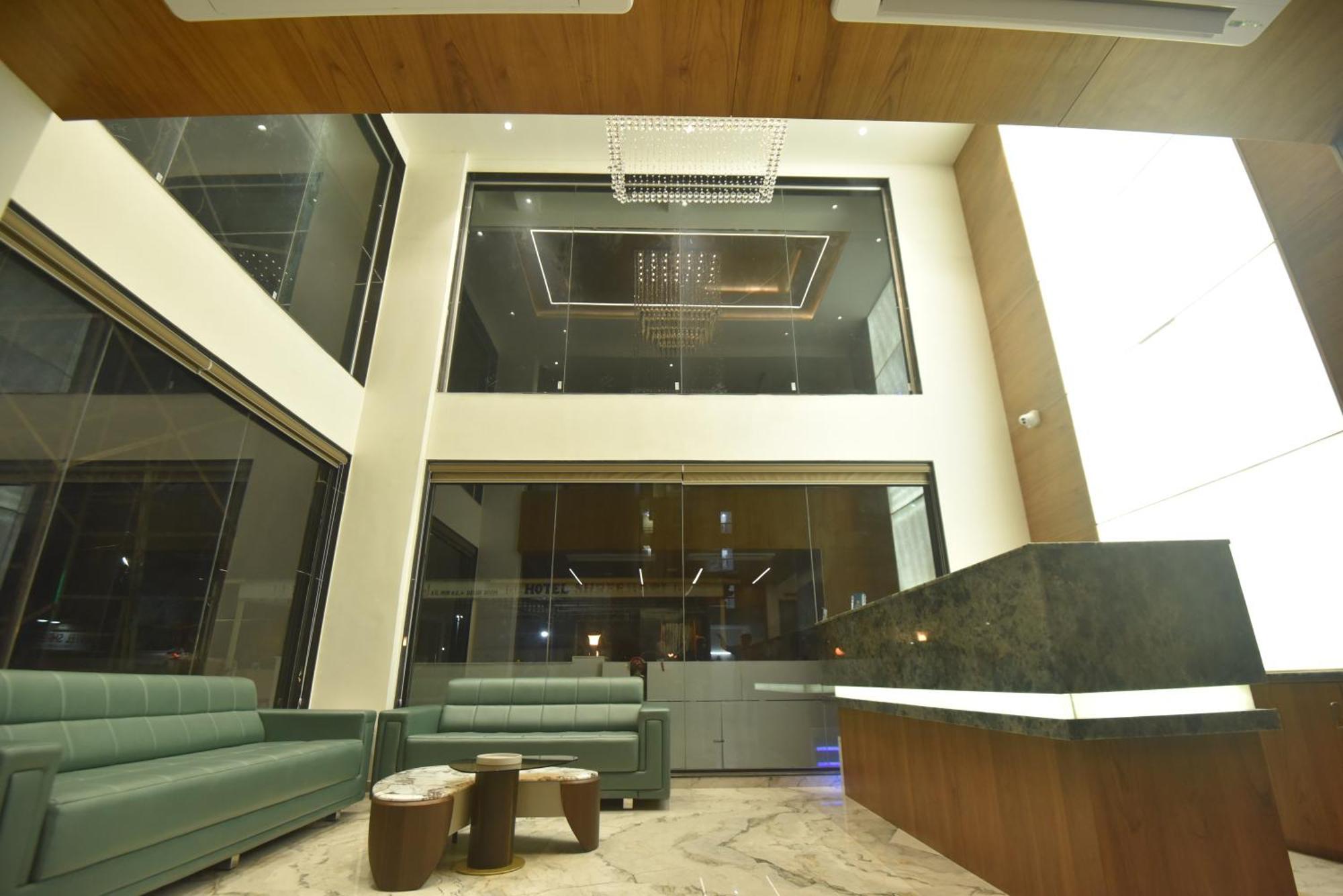 Kings Kraft Tremezzo Inn, Сомнатх Экстерьер фото