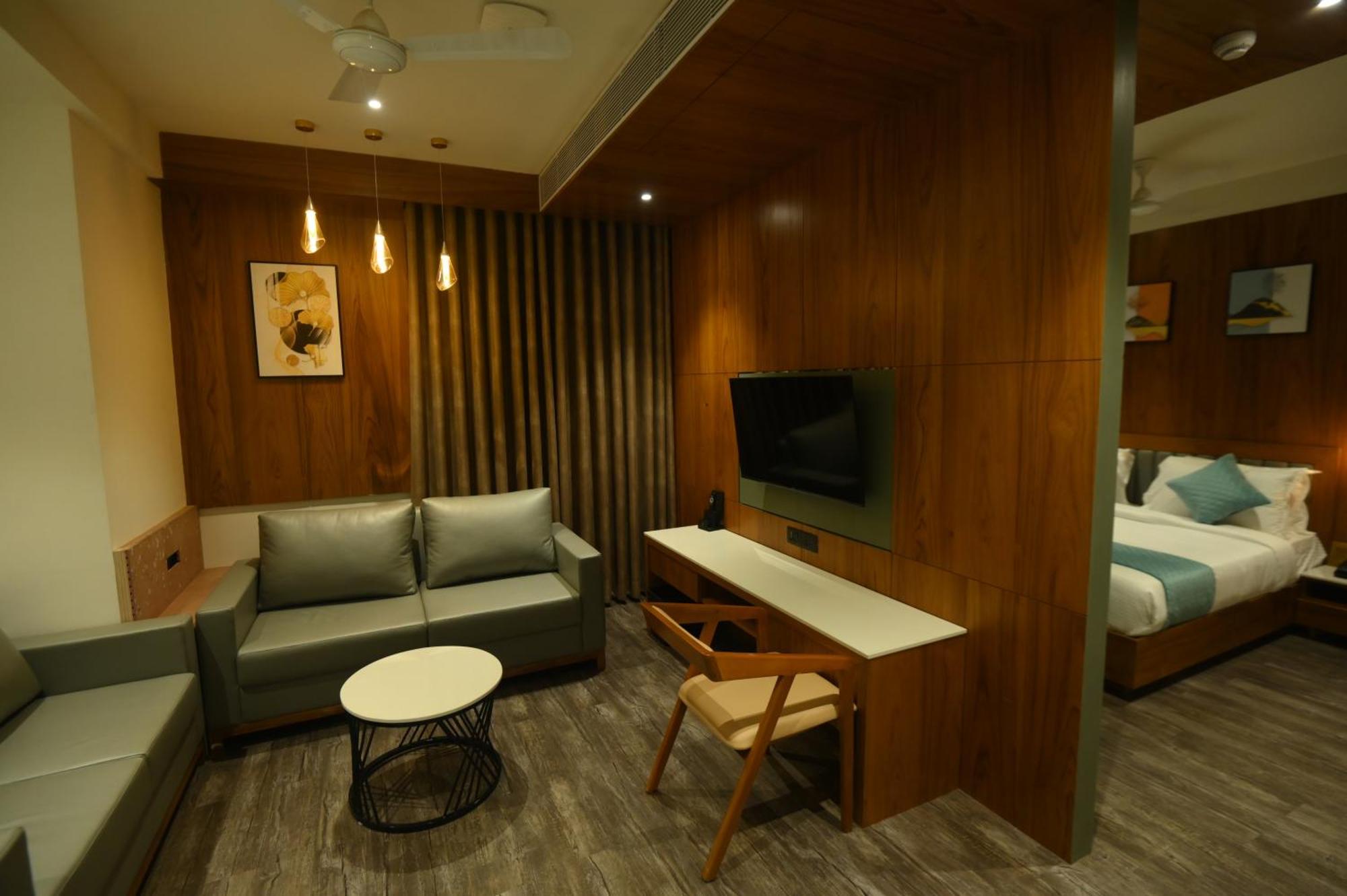 Kings Kraft Tremezzo Inn, Сомнатх Экстерьер фото