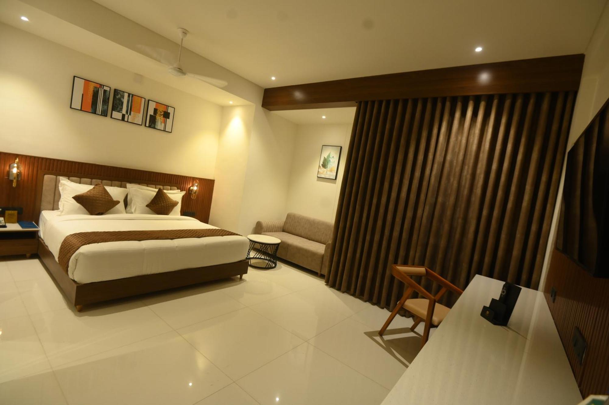Kings Kraft Tremezzo Inn, Сомнатх Экстерьер фото