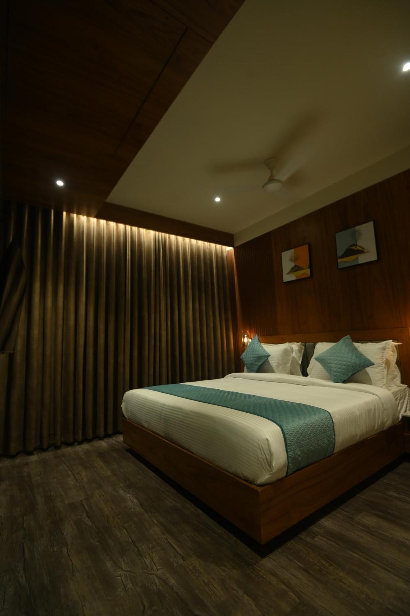 Kings Kraft Tremezzo Inn, Сомнатх Экстерьер фото