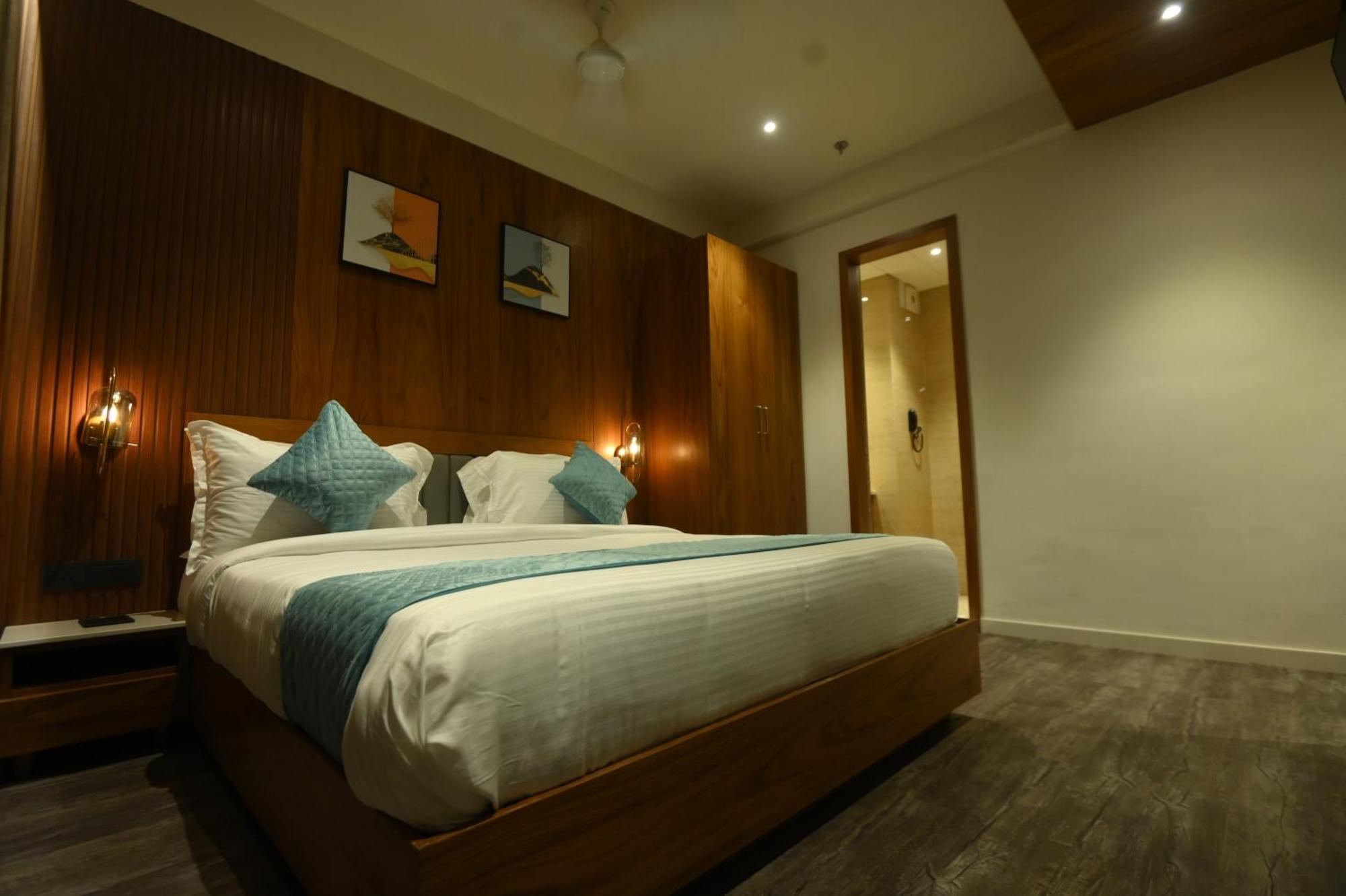 Kings Kraft Tremezzo Inn, Сомнатх Экстерьер фото